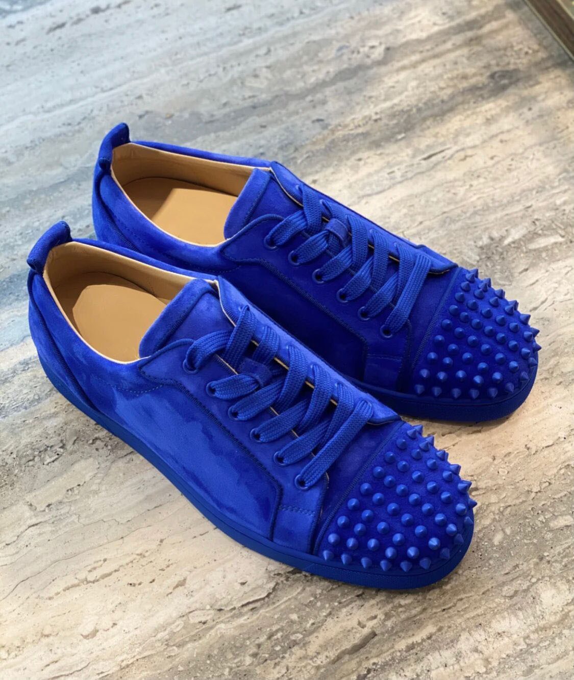 Elegant Men's Designers Sneaker Shoes Red Bottom Junior Spikes Casual Walking Couple Outdoor Sports,Luxury Suede Leather Trainer EU 35-47, 20
Elegant Men's Designers Sneaker Shoes Red Bottom Junior Spikes Casual Walking Couple Outdoor Sports,Luxury Suede Leather Trainer EU 35-47, 20