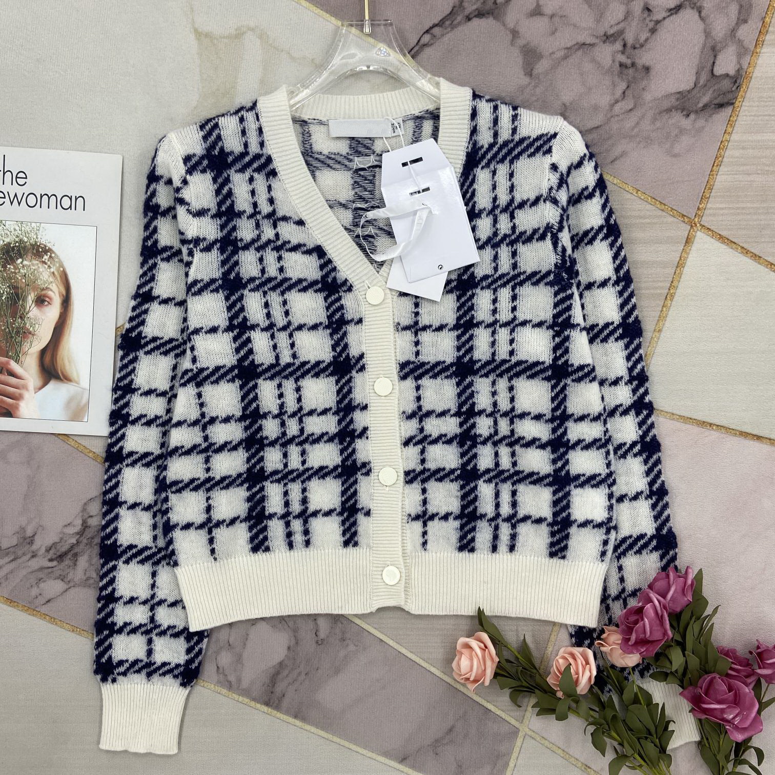 2021 Women S Knits & Tees Sweaters Luxury Cardigan Pullover Vest Casual Knit Short Sleeve Summer Fashion Wear Classic Pattern Lady Tops Knit, White;black
2021 Women S Knits & Tees Sweaters Luxury Cardigan Pullover Vest Casual Knit Short Sleeve Summer Fashion Wear Classic Pattern Lady Tops Knit, White;black