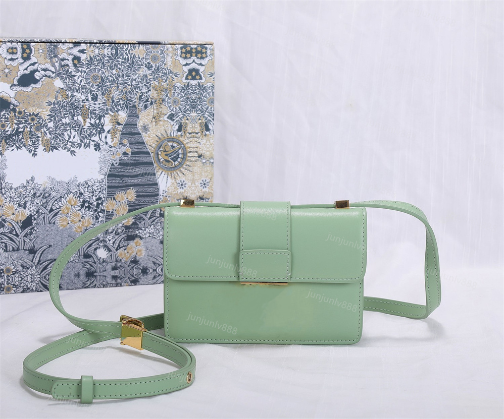 5A Top Leather Flip handbag D saddle bag high quality real belt shoulder strap wallet designer bag magnetic metal shoulder bags women's
5A Top Leather Flip handbag D saddle bag high quality real belt shoulder strap wallet designer bag magnetic metal shoulder bags women's