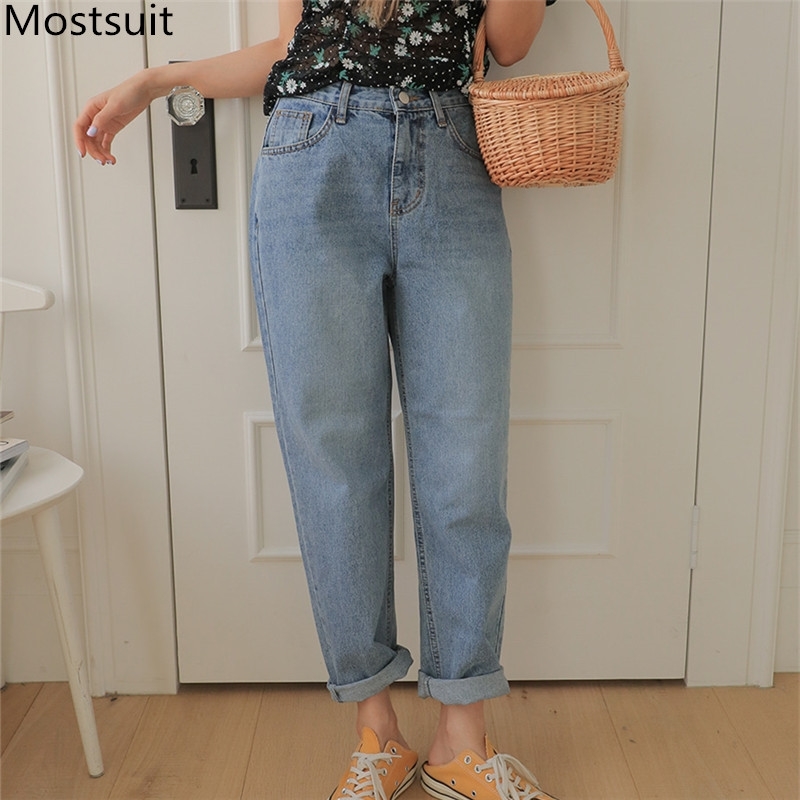 Korean Casual Blue Denim Harem Jeans Pants Women Button Fly Solid Basic Fashion Wash Bleashed Trousers Femme 210518
Korean Casual Blue Denim Harem Jeans Pants Women Button Fly Solid Basic Fashion Wash Bleashed Trousers Femme 210518