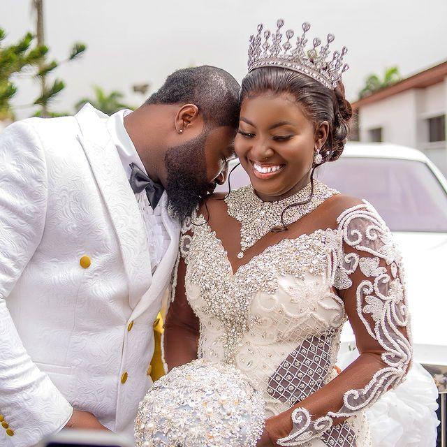 Arabic Aso Ebi Luxurious Mermaid Wedding Dresses Plus Size Sparkly Crystal Beaded Lace Long Sleeve African Niergian Bridal Gowns