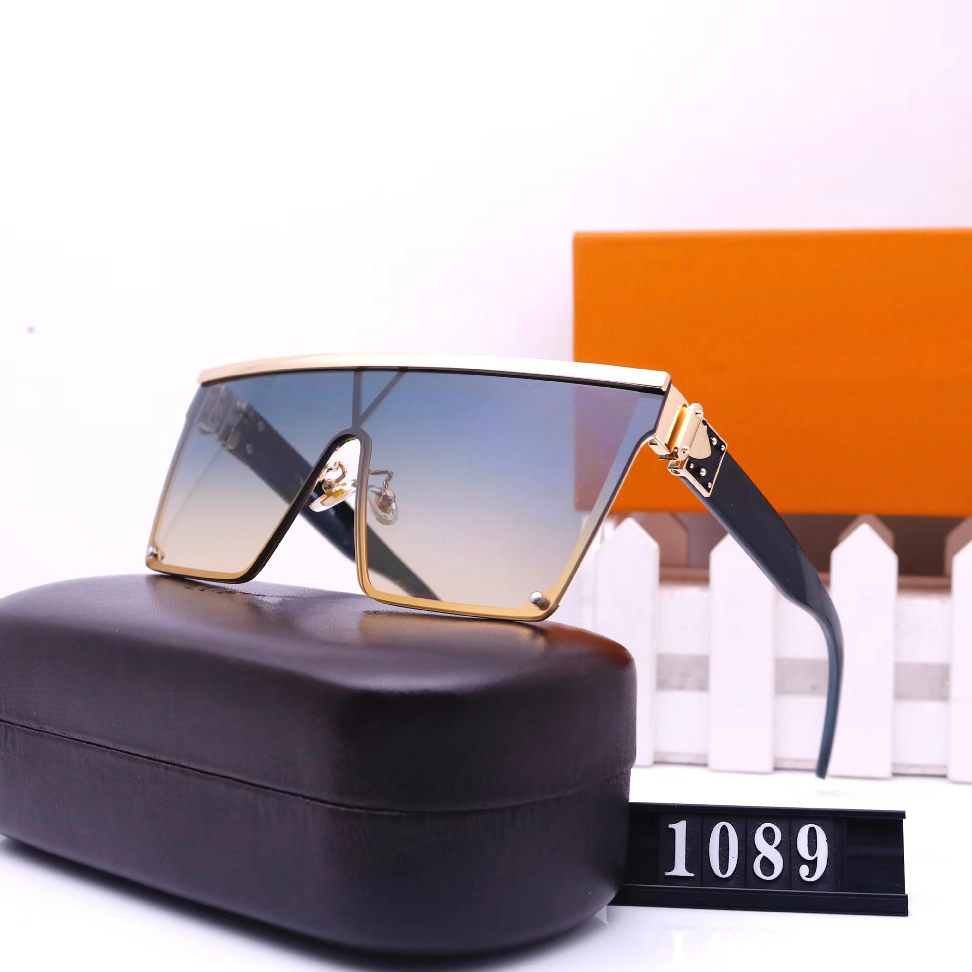 High Quality Men Women Polarized Lens Beach Fashion Sunglasses Brand Designer Street Sports Sunglasses with Case and Box
High Quality Men Women Polarized Lens Beach Fashion Sunglasses Brand Designer Street Sports Sunglasses with Case and Box