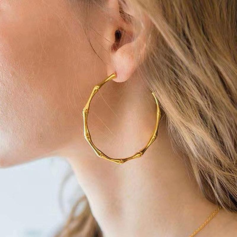New Minimalist Cubic Zirconia Gold Color Exaggerated Big Circle Hollow Thick Hoop Earrings for Women Fashion Unique Jewelry 2021
New Minimalist Cubic Zirconia Gold Color Exaggerated Big Circle Hollow Thick Hoop Earrings for Women Fashion Unique Jewelry 2021