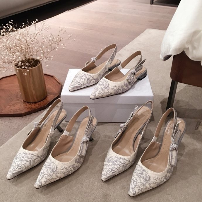Summer Women Sandals Square Toe Ladies Heel Mules Sexy Thin High Heels Sandals Slippers Female Fashion Woman Shoes, 6.5cm
Summer Women Sandals Square Toe Ladies Heel Mules Sexy Thin High Heels Sandals Slippers Female Fashion Woman Shoes, 6.5cm