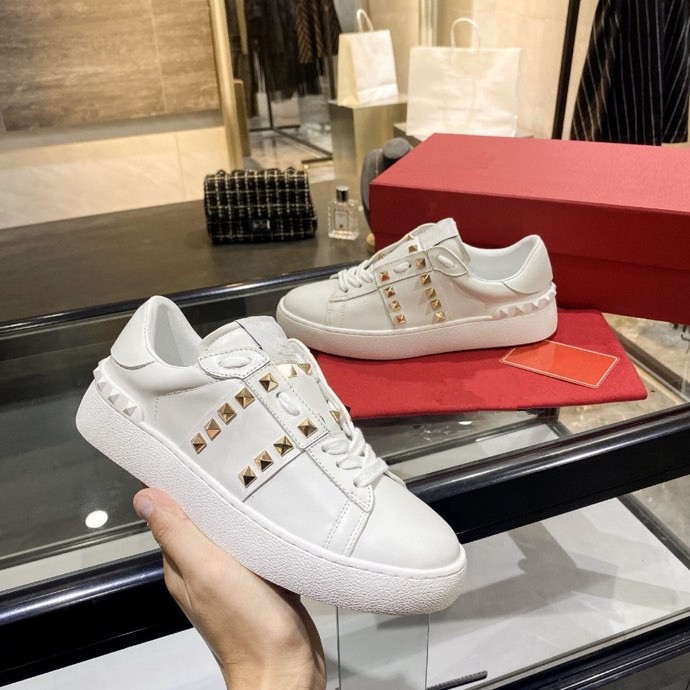 valentin women mens designer white leather casual fashion luxury sneakers with pyramid rock shap rivet studs low sneakers, Black
valentin women mens designer white leather casual fashion luxury sneakers with pyramid rock shap rivet studs low sneakers, Black