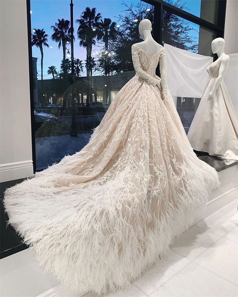 Luxury Feather Bridal Gowns Off Shoulder Appliqued Lace Plus Size Mermaid Wedding Dresses Ruched Tulle Long Dubai Sweep Train Customize vestido de nov