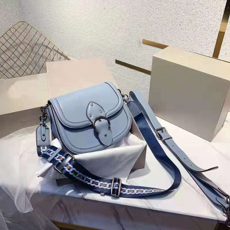 Women Luxurys Designers Bags 2021 Fashionable Retro Blue SaddleBag Canvas strap Crossbody Shoulder Bag
Women Luxurys Designers Bags 2021 Fashionable Retro Blue SaddleBag Canvas strap Crossbody Shoulder Bag