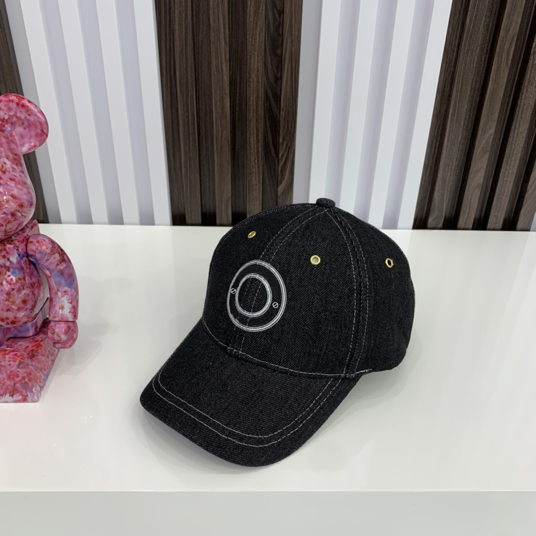 2021 luxury designer baseball cap high quality pure cotton denim soft, comfortable breathable summer sun protection essential couple hat 3 colors good, Blue;gray
2021 luxury designer baseball cap high quality pure cotton denim soft, comfortable breathable summer sun protection essential couple hat 3 colors good, Blue;gray