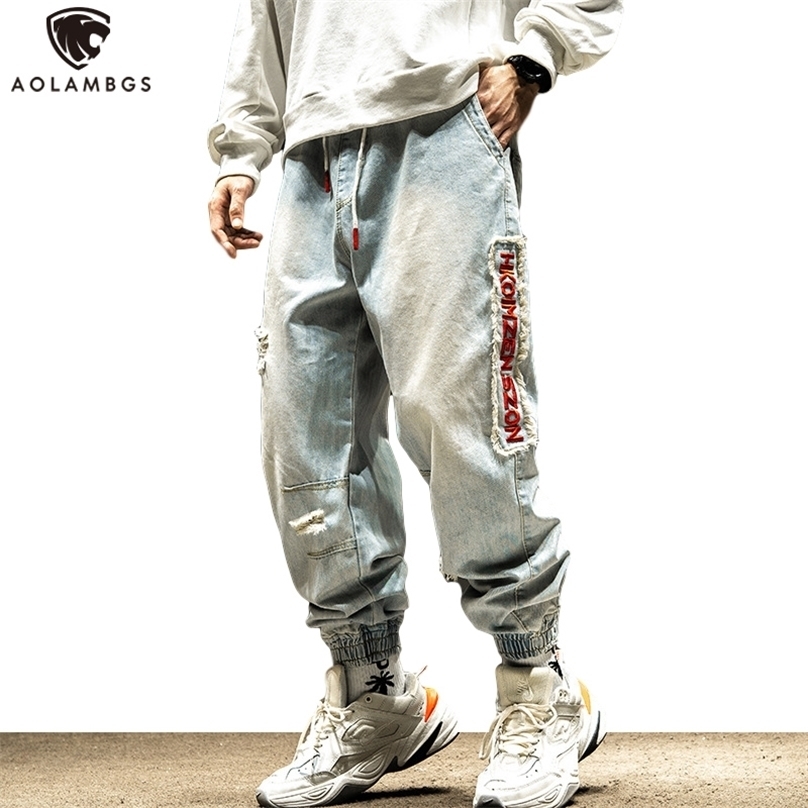 Aolamegs Jeans Men Red Letter Embroidery Ripped Patchwork Hole Harem Denim Pants Fashion High Street Cargo Trousers Streetwear 211111
