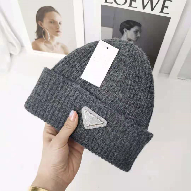 popular luxury knitted hat designer Beanie Cap men's and women's Unisex cashmere letter leisure fisherman's hat outdoor fashion high quality
popular luxury knitted hat designer Beanie Cap men's and women's Unisex cashmere letter leisure fisherman's hat outdoor fashion high quality