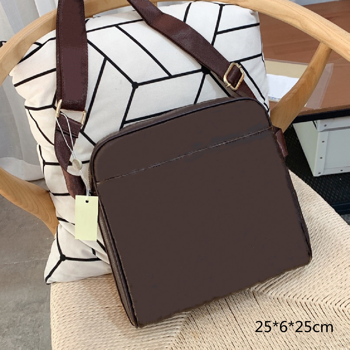 classic men's briefcases shoulder bags designers briefcase crossbody messenger bag fashion men commuter purses printed letters high qua
classic men's briefcases shoulder bags designers briefcase crossbody messenger bag fashion men commuter purses printed letters high qua