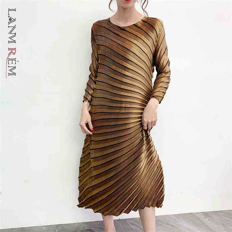 Women Fold Dress Round Neck Long Sleeve Pleated Dresses Large Size Loose Fit Temperament Fashion Summer 2H247 210526, Gold
Women Fold Dress Round Neck Long Sleeve Pleated Dresses Large Size Loose Fit Temperament Fashion Summer 2H247 210526, Gold