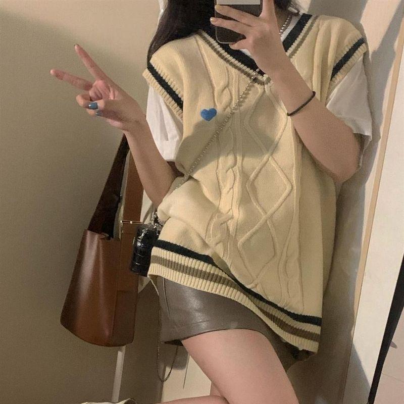 Women's Sweaters Knitted Vest Spring Autumn Sleeveless College Style V-neck Knit Sweater Women Love Embroidery Trend Loose Bottoming Shirt, White;black
Women's Sweaters Knitted Vest Spring Autumn Sleeveless College Style V-neck Knit Sweater Women Love Embroidery Trend Loose Bottoming Shirt, White;black