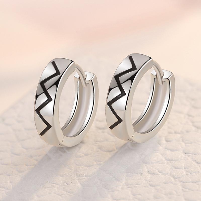 Stud Pattern Ring Ear Buckle Paint Earrings Female Simple Round Earring, Golden;silver
Stud Pattern Ring Ear Buckle Paint Earrings Female Simple Round Earring, Golden;silver