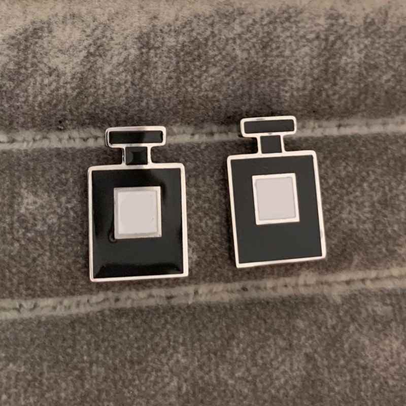 2021 Never Fading Extravagant Style Women Studs perfume bottle Dorp Oil Classic Design Stainless Steel Earrings For Girl Lady Gifts Wholesale, Golden;silver
2021 Never Fading Extravagant Style Women Studs perfume bottle Dorp Oil Classic Design Stainless Steel Earrings For Girl Lady Gifts Wholesale, Golden;silver