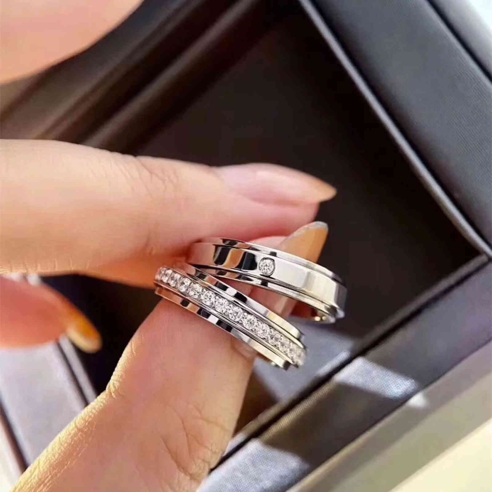 v Gold Diamond Full Rotatable Fortune Ring for Men and Women Lovers Small Pair of Food Tide Does Not Fade