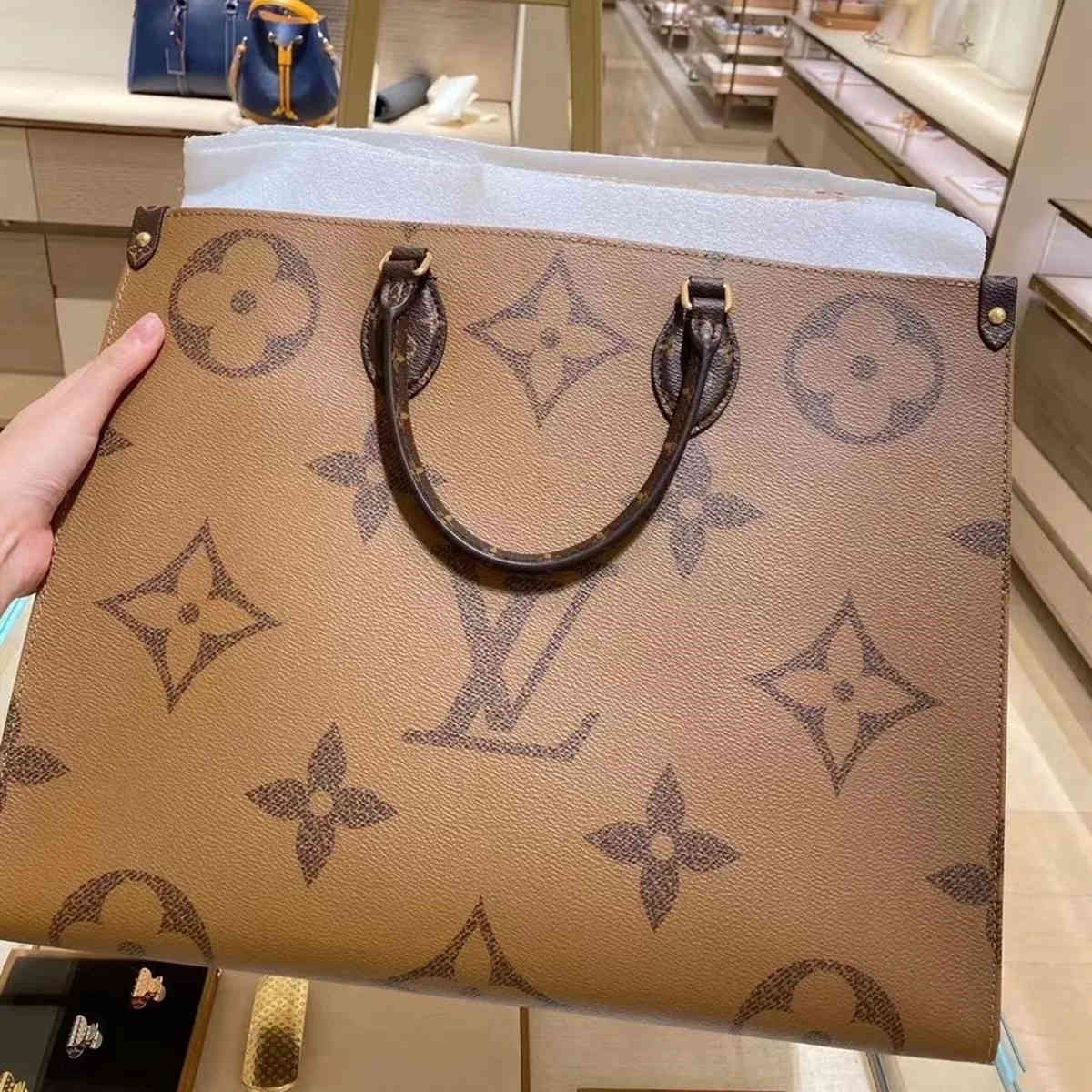 Lv LOUIS BAG VITTON Dauphine Luxury Handbags Messenger Bag Women Tote Genuine Leather Shoulder Bags CrossbodyFY0L, Red;black
Lv LOUIS BAG VITTON Dauphine Luxury Handbags Messenger Bag Women Tote Genuine Leather Shoulder Bags CrossbodyFY0L, Red;black