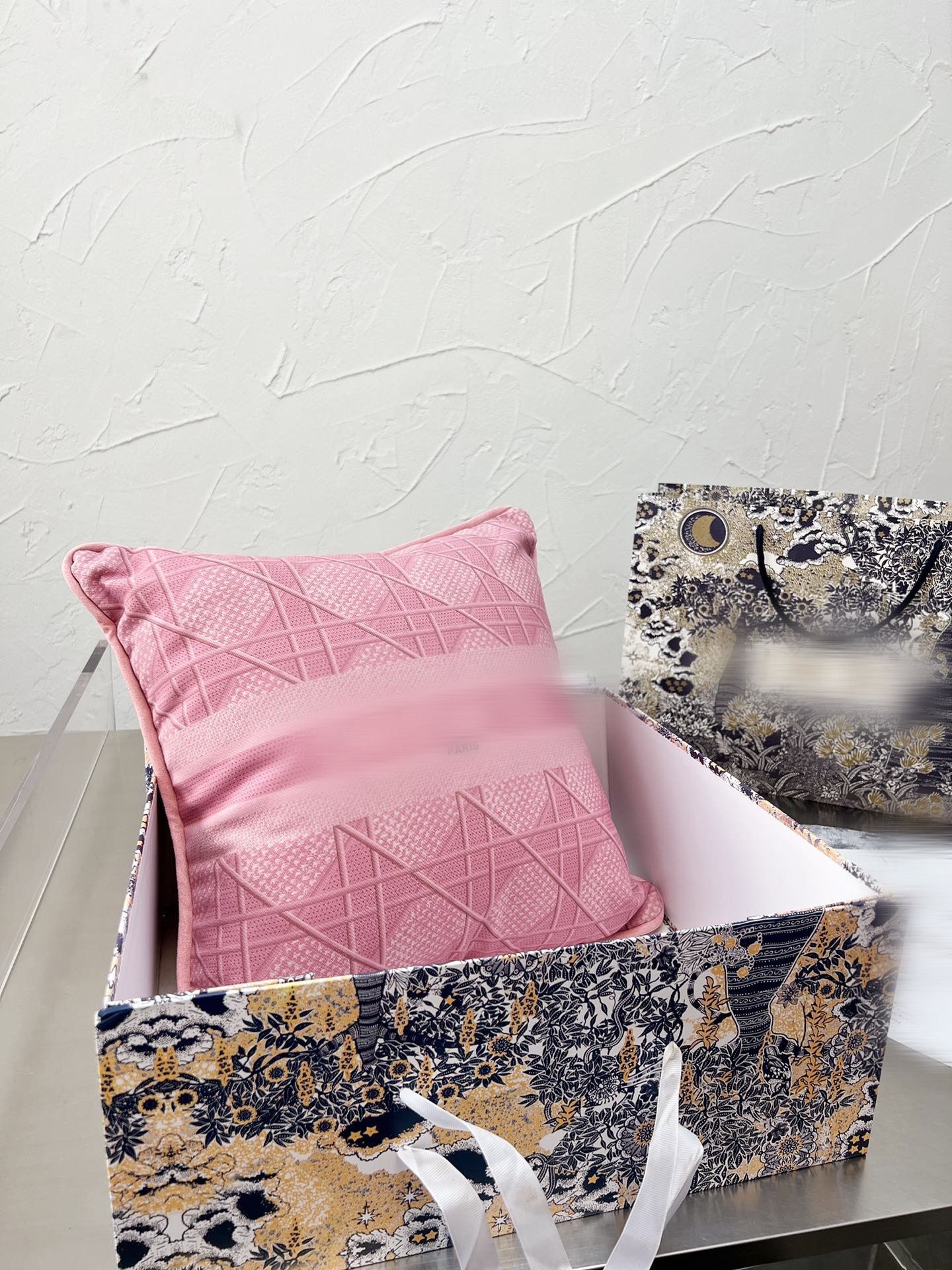 Luxury designer pillow case cushion cover high quality printing craft flower and animal pattern 40*40cm for home Decorative pillowcase Christmas gifts new, As pic
Luxury designer pillow case cushion cover high quality printing craft flower and animal pattern 40*40cm for home Decorative pillowcase Christmas gifts new, As pic