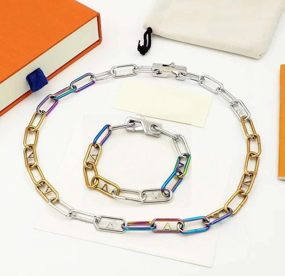 Europe America Style Jewelry Sets Men Gold Silver and Rainbow-colour Hardware Signature Chain Necklace Bracelet Sets M80177 M80178
Europe America Style Jewelry Sets Men Gold Silver and Rainbow-colour Hardware Signature Chain Necklace Bracelet Sets M80177 M80178