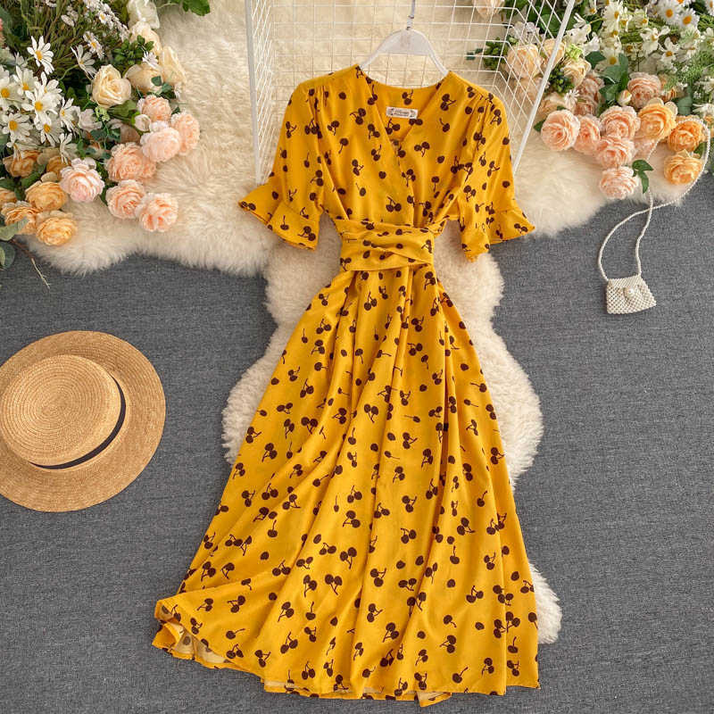 2020 Vintage Print Female Midi Dress Elegant Summer New A-line Sexy V-neck Bandage Dresses Casual Beach Party Women Dress New Y0603, Red
2020 Vintage Print Female Midi Dress Elegant Summer New A-line Sexy V-neck Bandage Dresses Casual Beach Party Women Dress New Y0603, Red