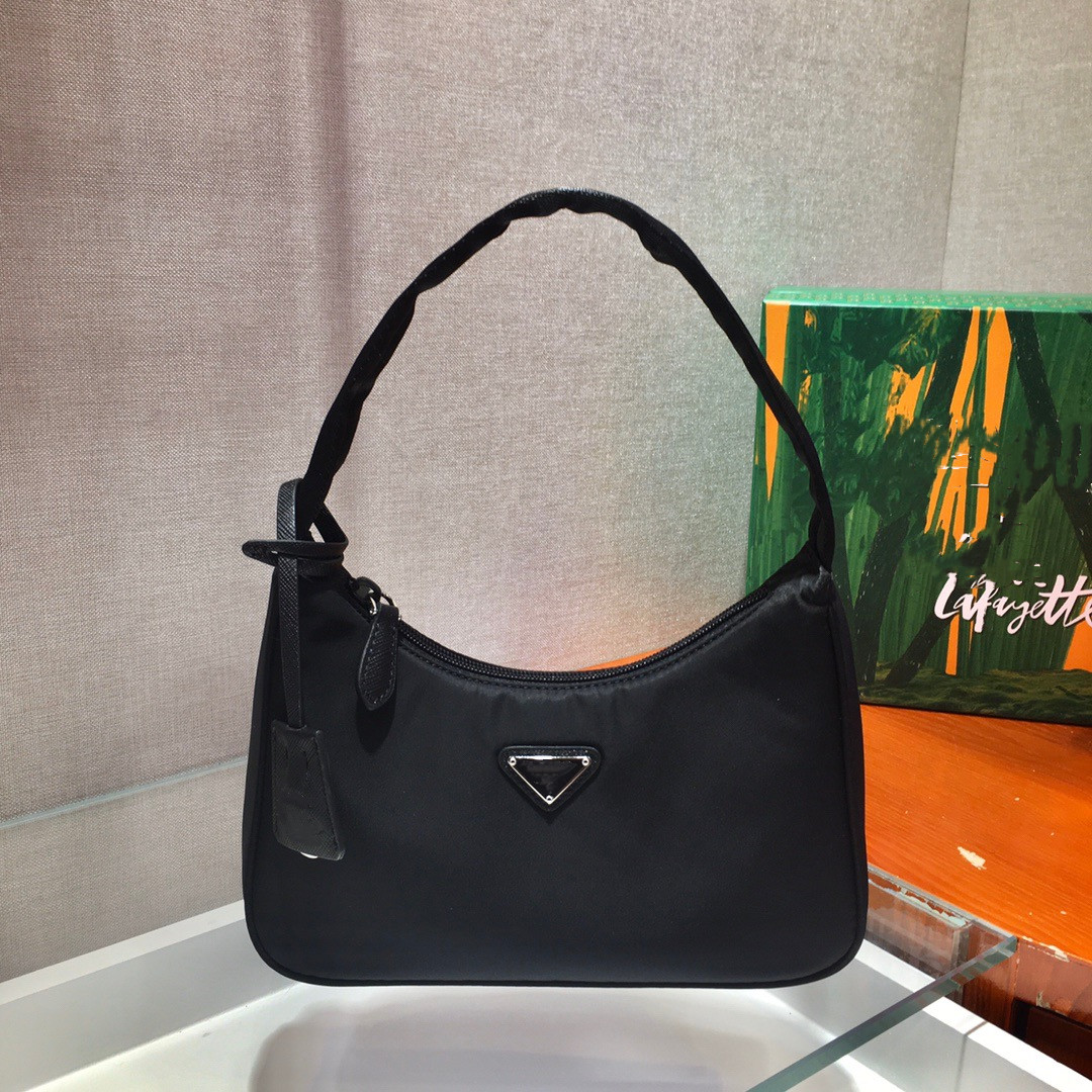 5A+ quality New Women's Re-edition Underarm bag 2000 tote Baguette Nylon leather Shoulder Bag Ladies Handbag Crossbody Multiple Colors bags
5A+ quality New Women's Re-edition Underarm bag 2000 tote Baguette Nylon leather Shoulder Bag Ladies Handbag Crossbody Multiple Colors bags
