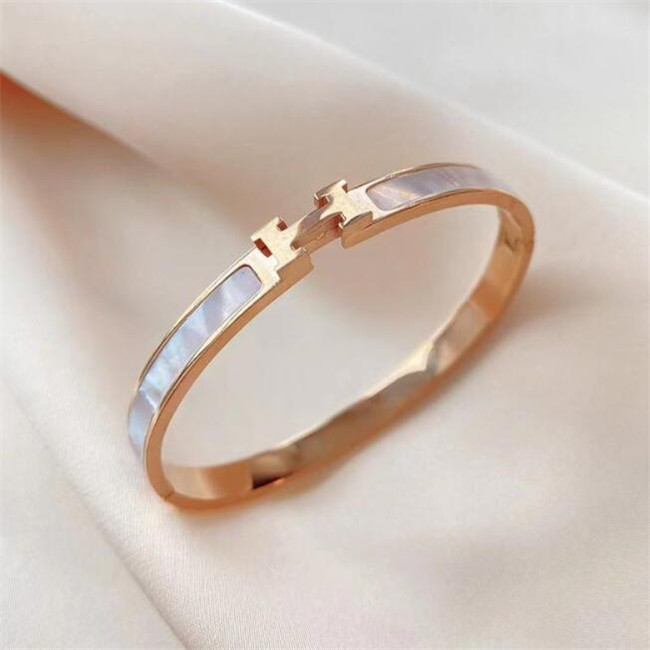Simple bangles net red light luxury H white fritillary INS wind titanium steel bracelet women does not fade fashion, Black
Simple bangles net red light luxury H white fritillary INS wind titanium steel bracelet women does not fade fashion, Black
