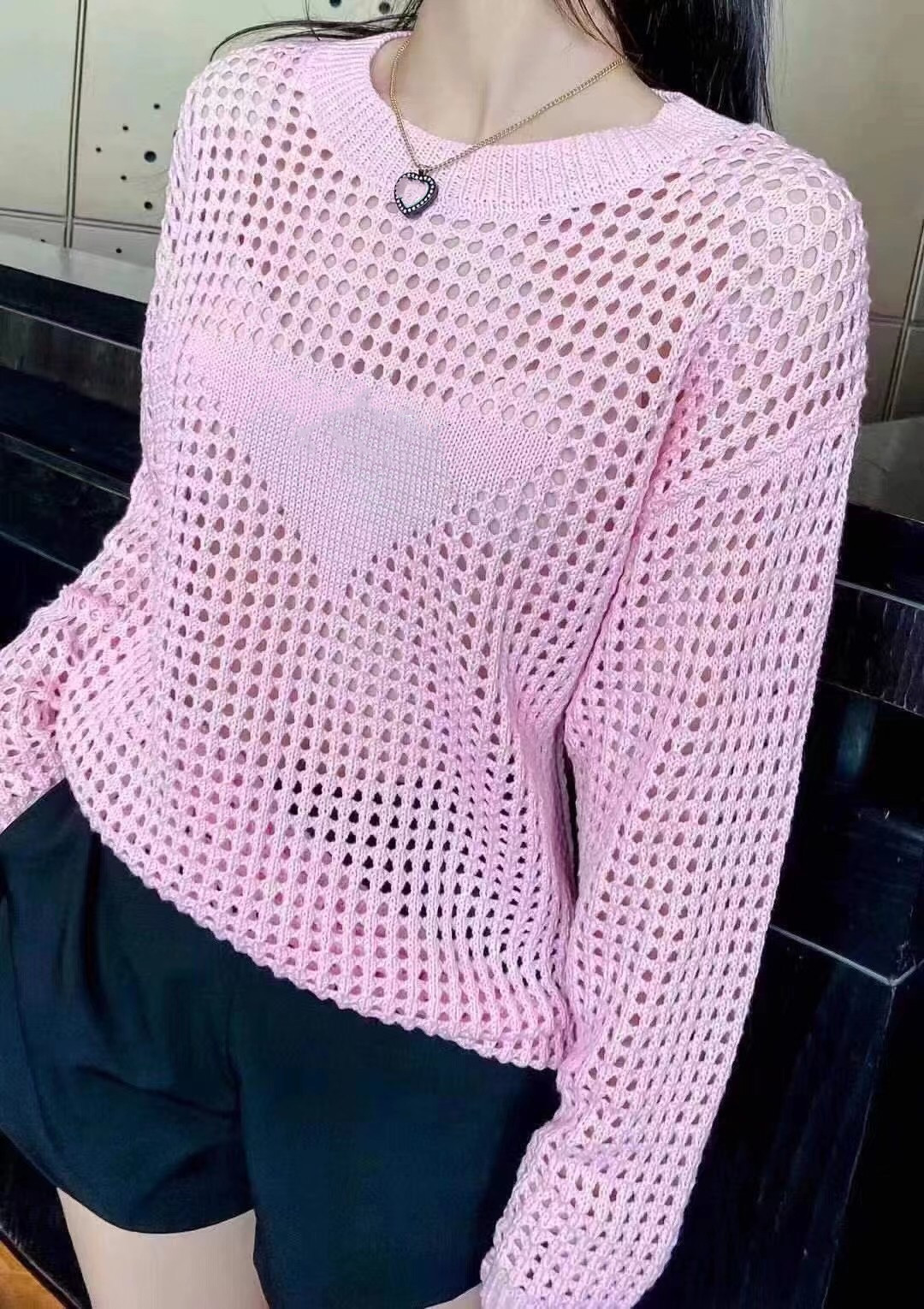 Autumn 3-color SML women's low round neck Crochet hollow drawstring waist long sleeve Pullover thin knitted shirt sunscreen cover, Khaki
Autumn 3-color SML women's low round neck Crochet hollow drawstring waist long sleeve Pullover thin knitted shirt sunscreen cover, Khaki