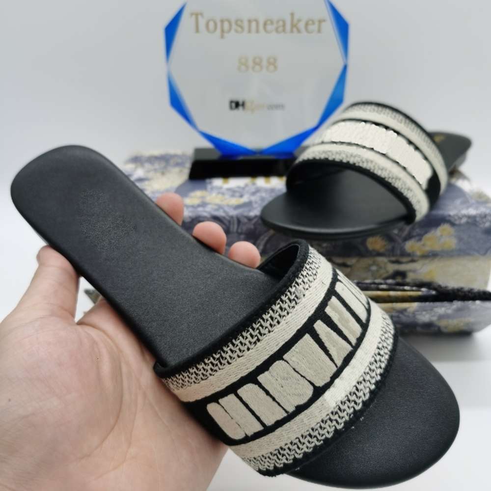 

Women Slippers Classics Paris Fahsion Summer Girls Beach Slides Black White Red Flip Flops Floral brocade Gear bottoms Sandals