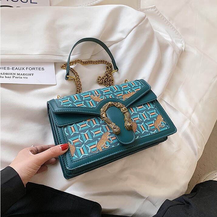 Factory wholesale women shoulder bag classic printed chain bags retro color matching leather handbag street trend gold buckle womens handbags
Factory wholesale women shoulder bag classic printed chain bags retro color matching leather handbag street trend gold buckle womens handbags