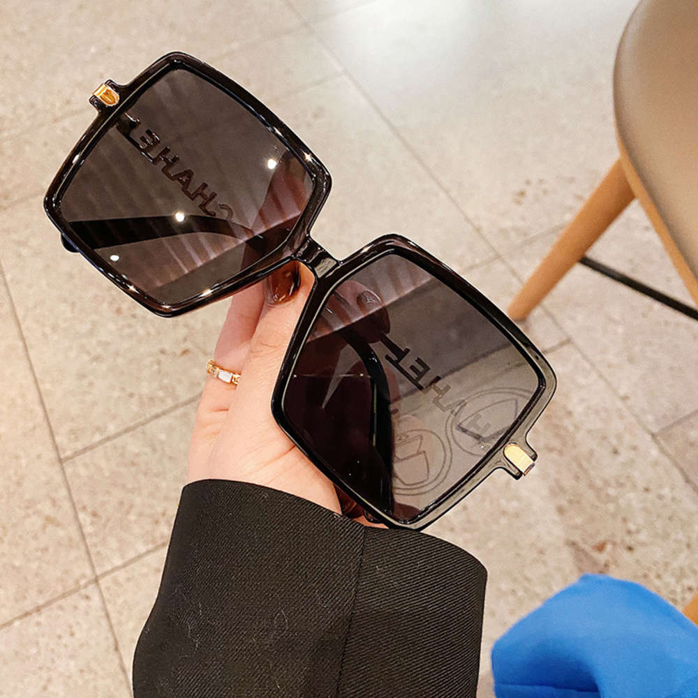 large frame champagne glasses female round face street fashion rhinestone letter sunglasses outdoor beach multicolor optional box, White;black
large frame champagne glasses female round face street fashion rhinestone letter sunglasses outdoor beach multicolor optional box, White;black