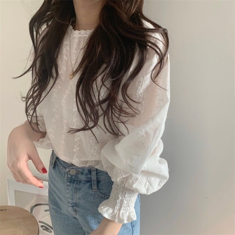 White Chic Cotton Girls Sweet Gentle Blouses Streetwear All Match Stylish Lace Lantern Sleeves Tops Shirts 210525, Photo color
White Chic Cotton Girls Sweet Gentle Blouses Streetwear All Match Stylish Lace Lantern Sleeves Tops Shirts 210525, Photo color