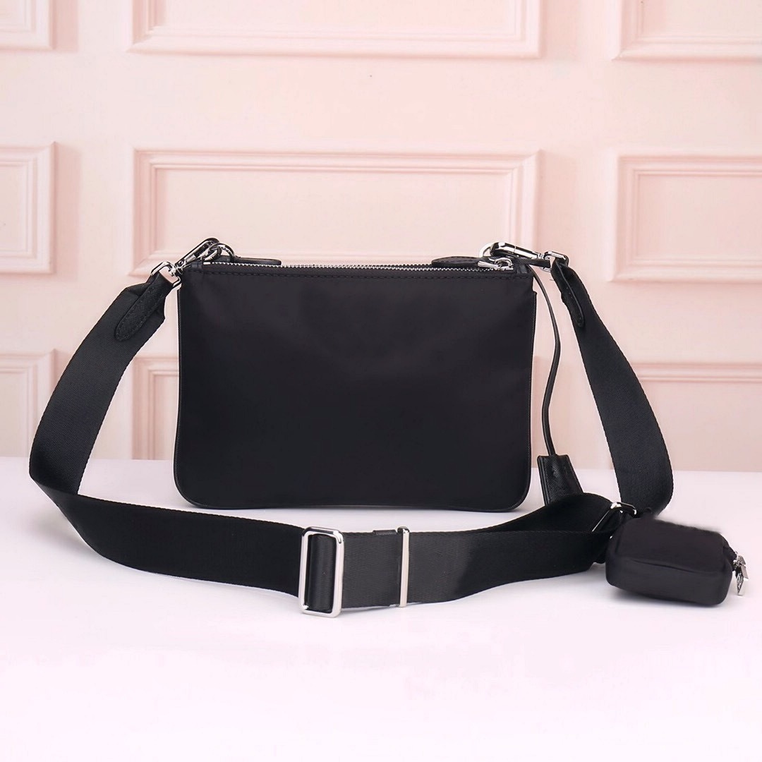 Wholesale Fashion messenger bag cross Body men twin set chain purse classic satchel hand canvas shoulder parachute fabric man
Wholesale Fashion messenger bag cross Body men twin set chain purse classic satchel hand canvas shoulder parachute fabric man