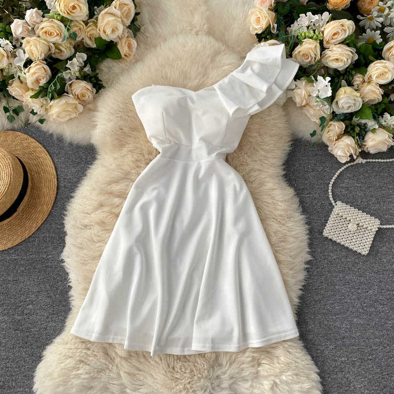 DEAT Spring Summer Arrivals Solid One Shoulder Diagonal Collar Ruffles High Waist Fashion Slim Women Dress MZ852 210709