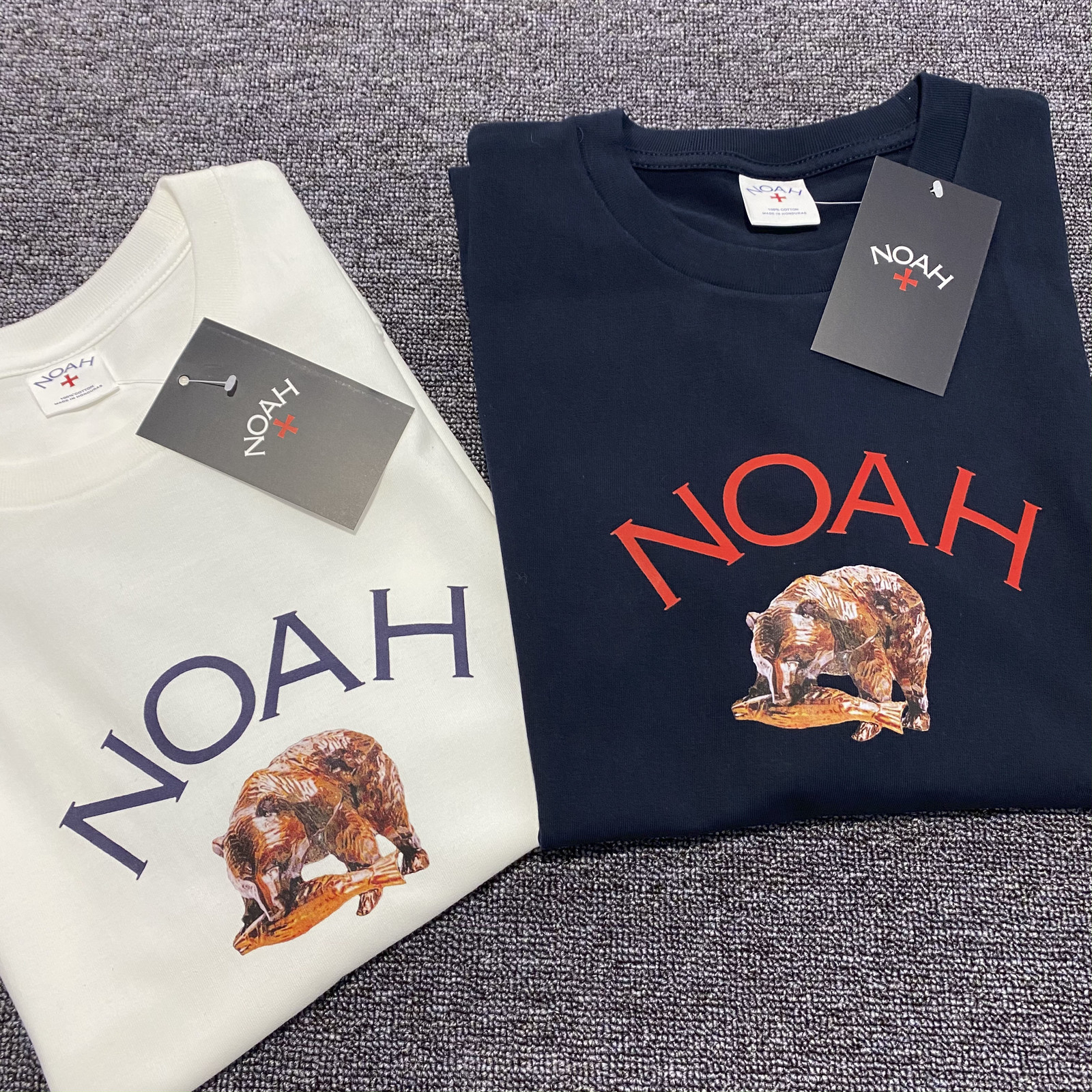 Noah 20ss Osaka bears tee Osaka limited woodcarving bear eat fish print short sleeve T-shirt, White;black
Noah 20ss Osaka bears tee Osaka limited woodcarving bear eat fish print short sleeve T-shirt, White;black