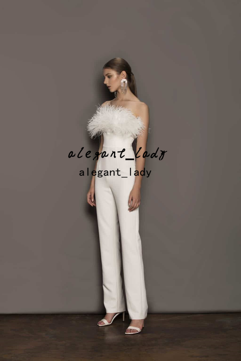 Feather backless beach Wedding Jumpsuit Strapless Satin Bridal Pants Suit Boho Bridal Gowns Sweep Train Vestidos De Novia