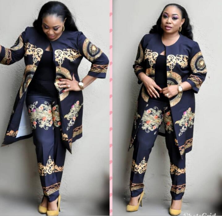 Autumn winter women two-piece Pants Europe and the United States classic letter printing adies split suit, Black 02
Autumn winter women two-piece Pants Europe and the United States classic letter printing adies split suit, Black 02