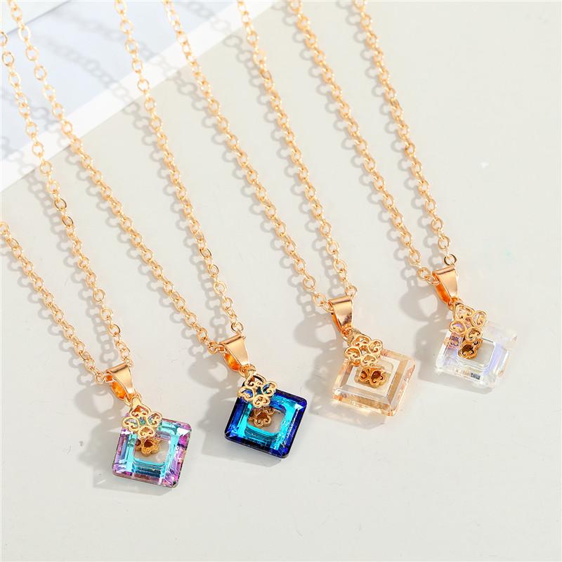 Pendant Necklaces 1PC Minimalist Hollow Square Crystal Necklace Shiny Transparent Geometric Bead Clavicle Chain Jewelry N209
Pendant Necklaces 1PC Minimalist Hollow Square Crystal Necklace Shiny Transparent Geometric Bead Clavicle Chain Jewelry N209