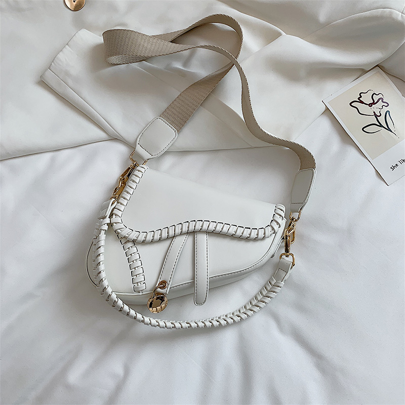 2021 NEW 2020 New Fashion Saddle Women Bag One Shoulder Handle Trend Casual Hasp Zipper PU Material Polyester Inside Lock Orname, Purple
2021 NEW 2020 New Fashion Saddle Women Bag One Shoulder Handle Trend Casual Hasp Zipper PU Material Polyester Inside Lock Orname, Purple