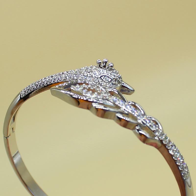 Bangle Delicate Shinning Peacock Feathers Synthetic Cubic Zirconia Bangles Elegant High Quality Jewelry Bracelet Gift For Women
Bangle Delicate Shinning Peacock Feathers Synthetic Cubic Zirconia Bangles Elegant High Quality Jewelry Bracelet Gift For Women