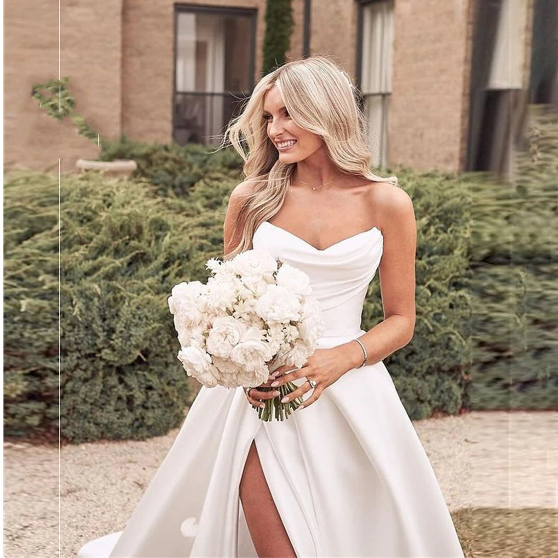 Gorgeous White A Line Satin Wedding Dresses Strapless Bridal Gowns V Neck Pleats High Side Slit Floor Length Garden Bride Dresses Custom Made 2022 Sim