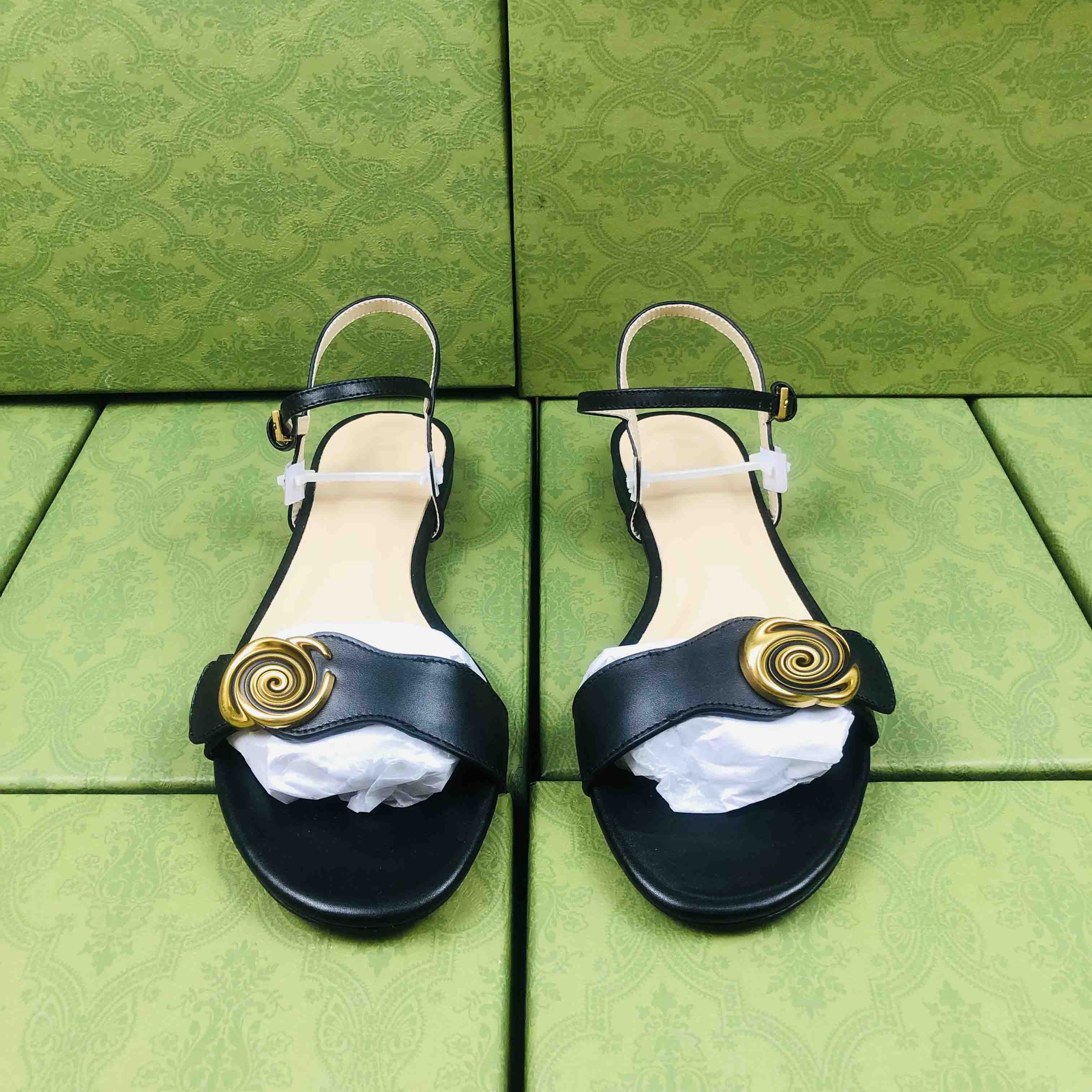 2021 Summer fashion Beach high quality Ladies Sandals comfortable Rhinestone Platform Wedges Women Shoes Footwear Gladiator Open Toe Slides, 1flat
2021 Summer fashion Beach high quality Ladies Sandals comfortable Rhinestone Platform Wedges Women Shoes Footwear Gladiator Open Toe Slides, 1flat