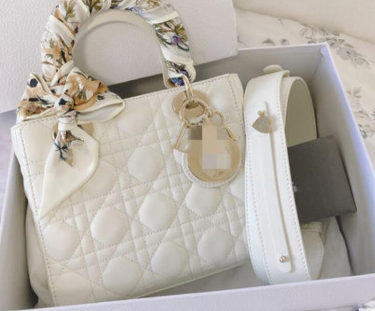3A Designer Luxury Handbags Purses Women Shoulder bag Genuine Leather CrossBody Saddle Handbag High Quality Shoppingbag
3A Designer Luxury Handbags Purses Women Shoulder bag Genuine Leather CrossBody Saddle Handbag High Quality Shoppingbag