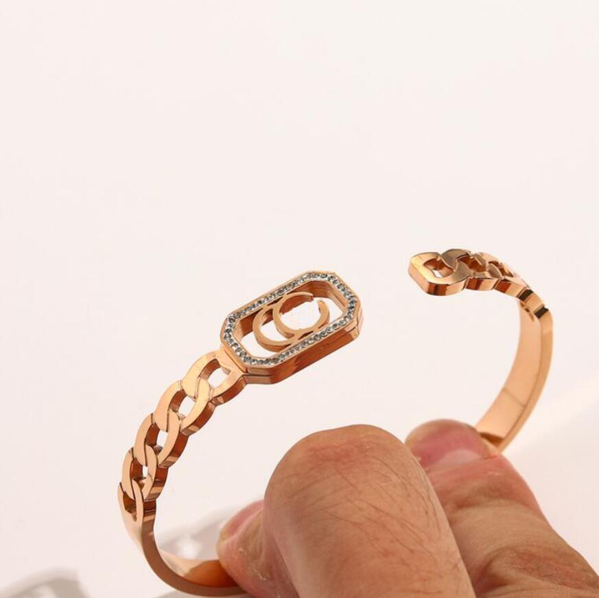 Luxury Designer Golden Bangle Fashion Mens Womens Brand Double Letter High Quality Stainless Steel Bracelets Inlay Crystal Rhinestone Opening Bracelet Jewelry
Luxury Designer Golden Bangle Fashion Mens Womens Brand Double Letter High Quality Stainless Steel Bracelets Inlay Crystal Rhinestone Opening Bracelet Jewelry