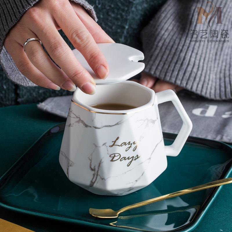 Mugs Diamond Marble Mug With Lid Spoon Nordic Creative Gold Tracing Ceramic Cup Office Business Water
Mugs Diamond Marble Mug With Lid Spoon Nordic Creative Gold Tracing Ceramic Cup Office Business Water