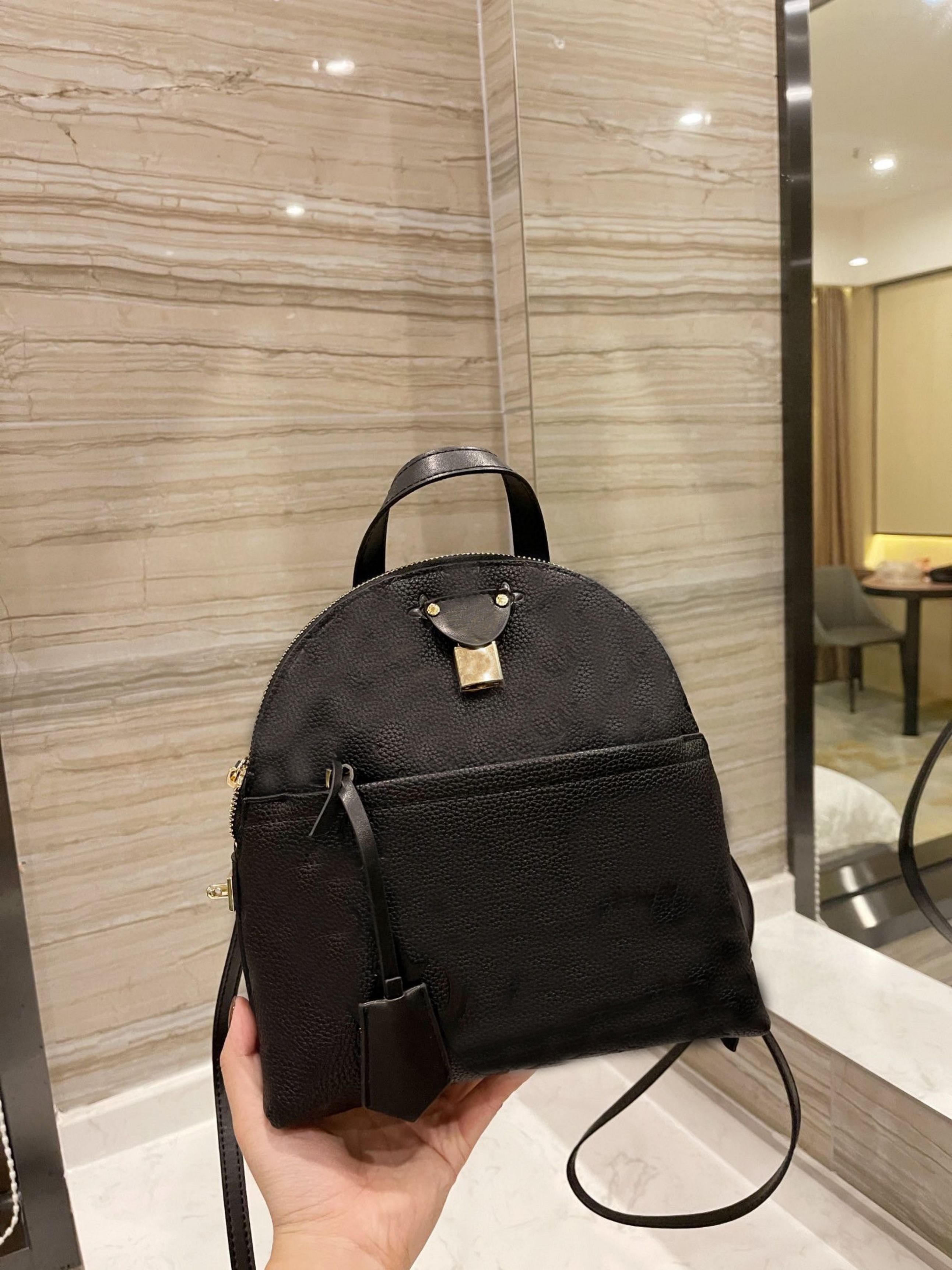 2021 Designer Bags Casual mini Backpack designers handbags letter handbag crossbody bag Womens luxurys fashion, 23cm
2021 Designer Bags Casual mini Backpack designers handbags letter handbag crossbody bag Womens luxurys fashion, 23cm