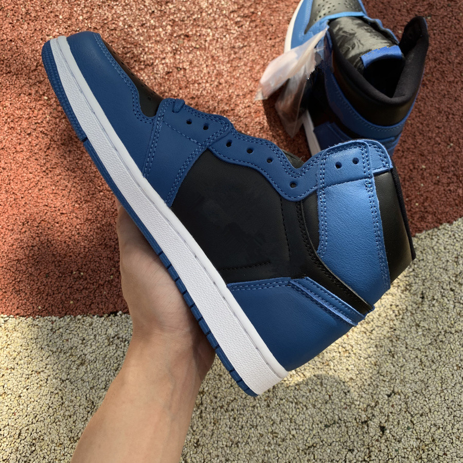 Authentic 1 High OG Dark Marina Blue 2.0 Men Basketball Shoes Women Black White Hyper Royal Outdoor Sports Trainers Sneakers With Box US4-13, Pay for extra lace
Authentic 1 High OG Dark Marina Blue 2.0 Men Basketball Shoes Women Black White Hyper Royal Outdoor Sports Trainers Sneakers With Box US4-13, Pay for extra lace