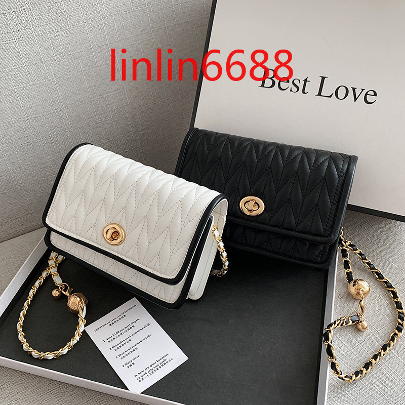 Made In China High quality chain fashion small bag women's new simple autumn and winter texture small square bag net red foreign style Single Shoulder Messenger Bag, Size:19×6.5×13cm
Made In China High quality chain fashion small bag women's new simple autumn and winter texture small square bag net red foreign style Single Shoulder Messenger Bag, Size:19×6.5×13cm