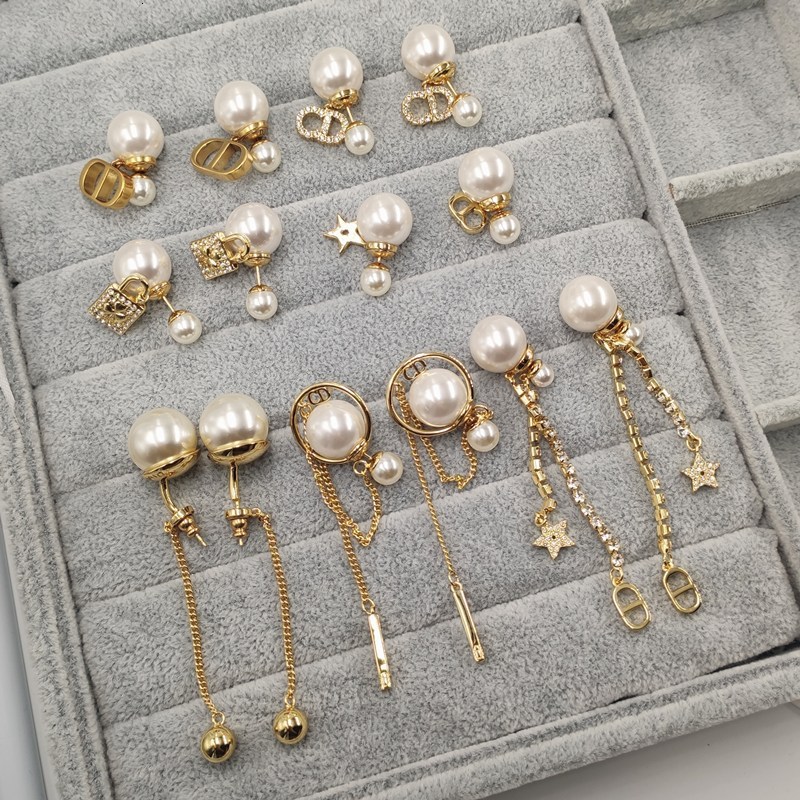 In North America d Family Letter Front and Back Size Pearl Simple Old Earrings 
In North America d Family Letter Front and Back Size Pearl Simple Old Earrings