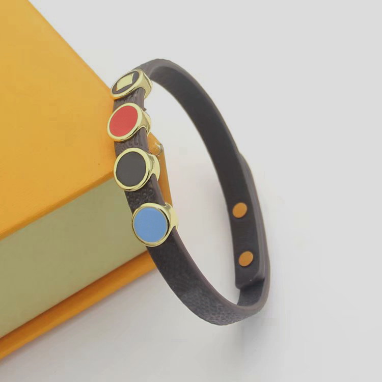 Europe America Fashion Style Lady Women Print Flower Pattern Design Enamel Four Rivets Engraved V Letter Metal Leather Bracelet Bangle
Europe America Fashion Style Lady Women Print Flower Pattern Design Enamel Four Rivets Engraved V Letter Metal Leather Bracelet Bangle