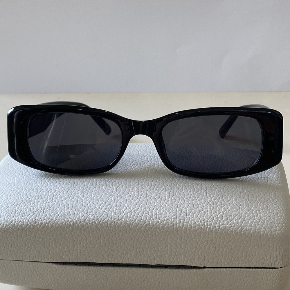 Luxury Rectangle Sunglasses for Women Fashion Womens Brand Deisnger Full Frame UV400 Lens Summer Style Small Square BB Top Quality Come With Case 0096
Luxury Rectangle Sunglasses for Women Fashion Womens Brand Deisnger Full Frame UV400 Lens Summer Style Small Square BB Top Quality Come With Case 0096